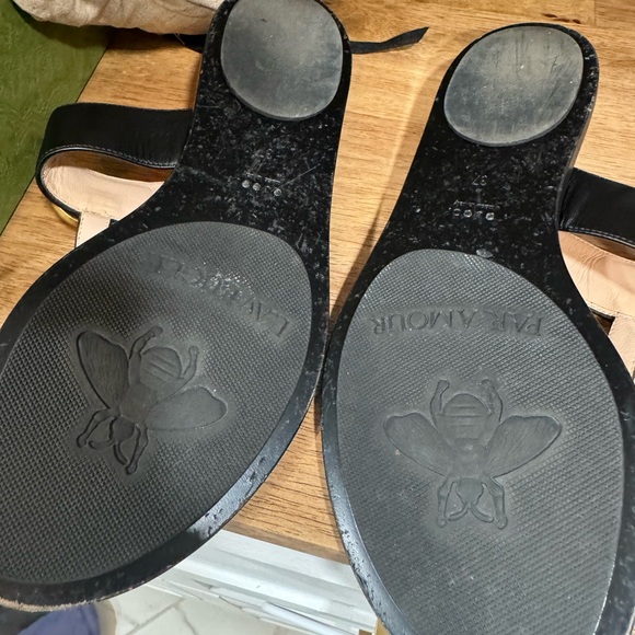 Gucci Black Sandals with Gold Emblem and Thin Straps - Picture 4 of 10